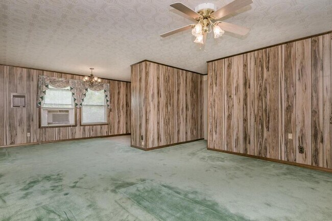 Building Photo - 1128 Sierra Dr