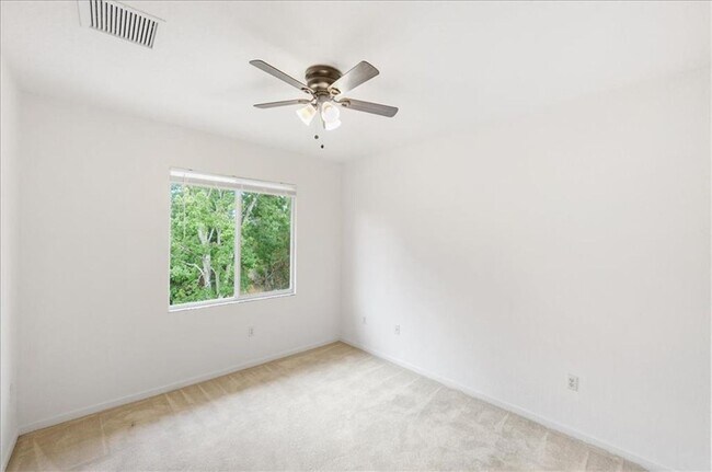 Building Photo - Gated Community in Vero Beach