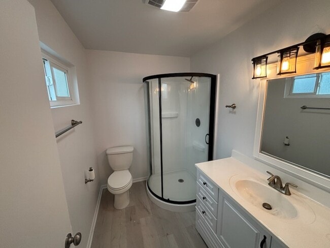 Building Photo - 216 40th St