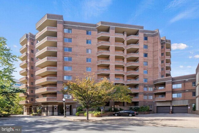 Primary Photo - 1050 N Stuart St