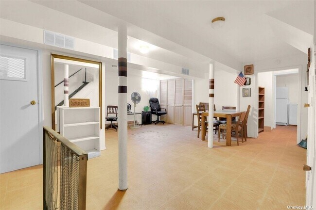 Building Photo - 193-17 90th Ave