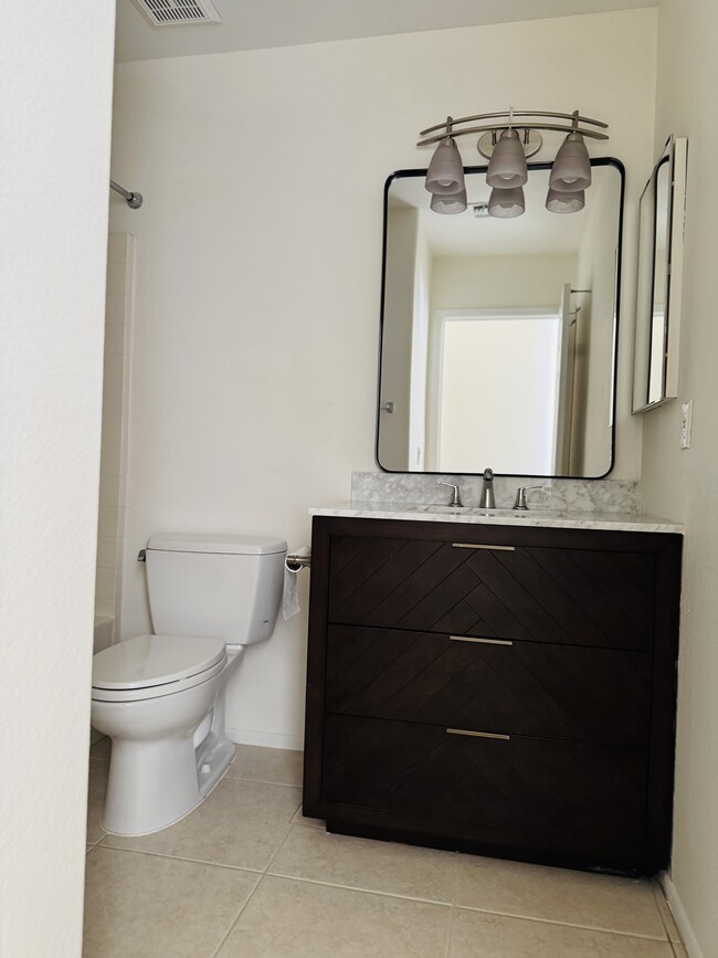 Building Photo - 3211 E Menadota Dr