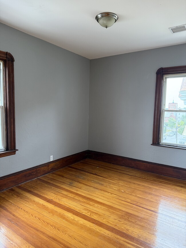 Building Photo - 206 Belleville Ave