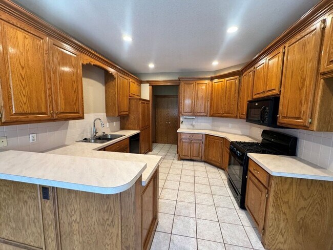 Building Photo - 4-bedroom 2 bath home in Kingsbrook, lots of storage, 2 dining areas and stand-up storm shelter! ...