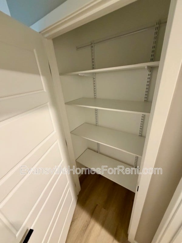 Building Photo - 3599 Sand Dr