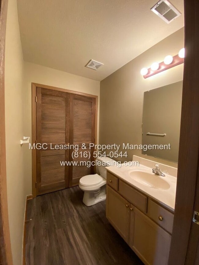 Building Photo - Spacious Duplex Living in the Heart of Lee...