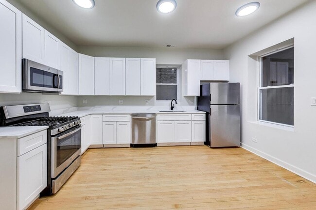 Building Photo - 3080 N Davlin Ct