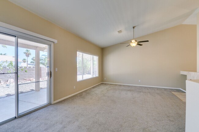 Building Photo - Charming Single-Story Home with Spa & Covered Patio Near Spencer & Wigwam in Las Vegas