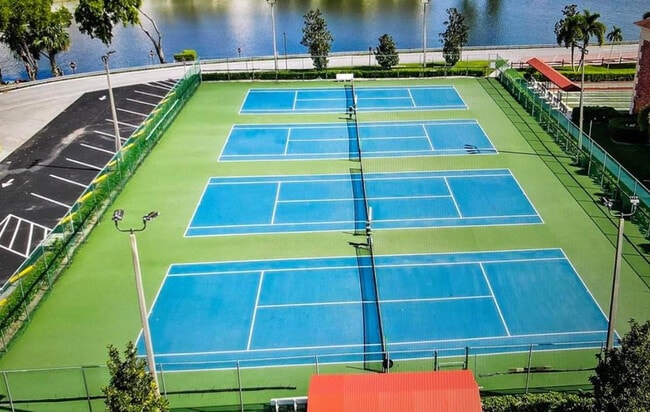 Building Photo - 543 Mansfield M