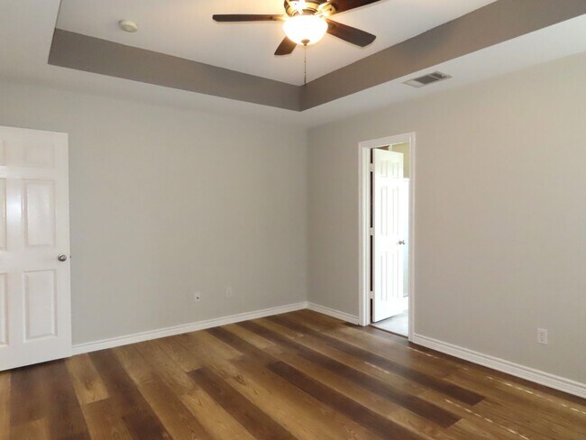 Building Photo - Gorgeous 3 Bedroom, 2 Bath Home in Flint!
