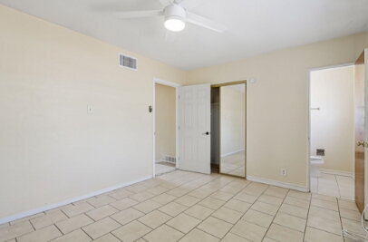 Building Photo - Corner 3 bed with Refrigerated AC