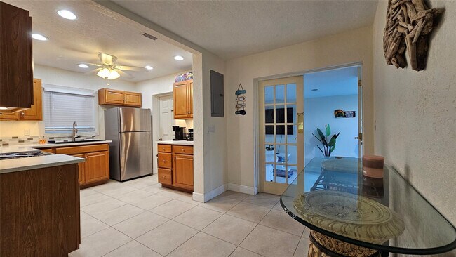 Building Photo - 436 NE 25th Ave