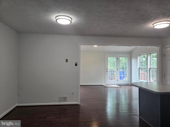Building Photo - 6632 Granville Ct