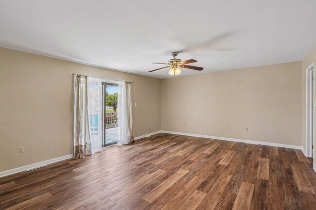 Building Photo - 209 Casparus Way