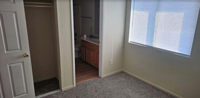 Building Photo - 1465 Venice Cir