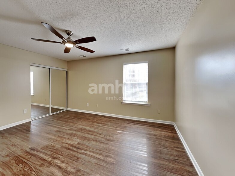 Building Photo - 542 Birchtree Valley Ct