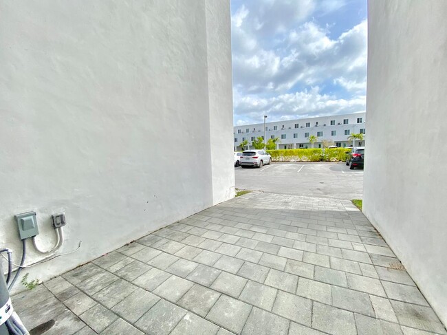 Building Photo - 6415 NW 102nd Path