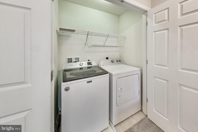 Building Photo - 645 Diamondback Dr