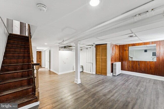 Building Photo - 621 Kenyon St NW