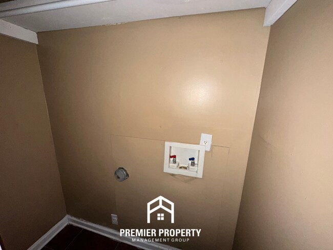 Building Photo - Move-In Ready 4BR Home in 38134 - Airy Living Spaces & Private Backyard