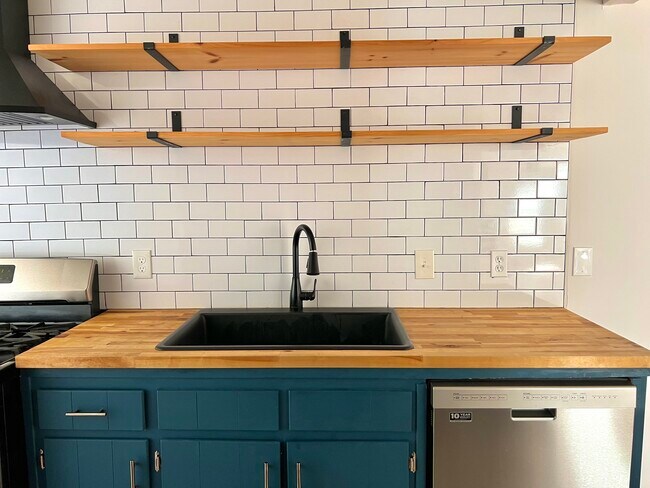 Building Photo - 2502 Wildrose Cir