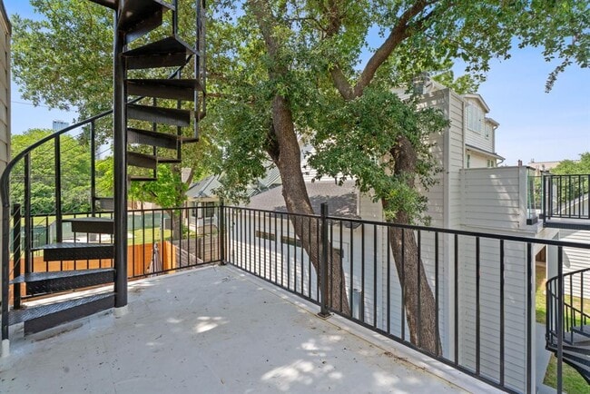Building Photo - 1603 Willow St