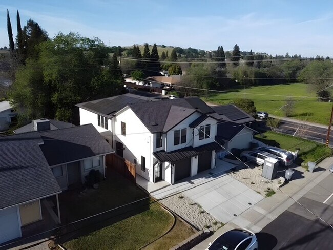 Building Photo - 4740-4760 3rd St, Rocklin, CA 95677