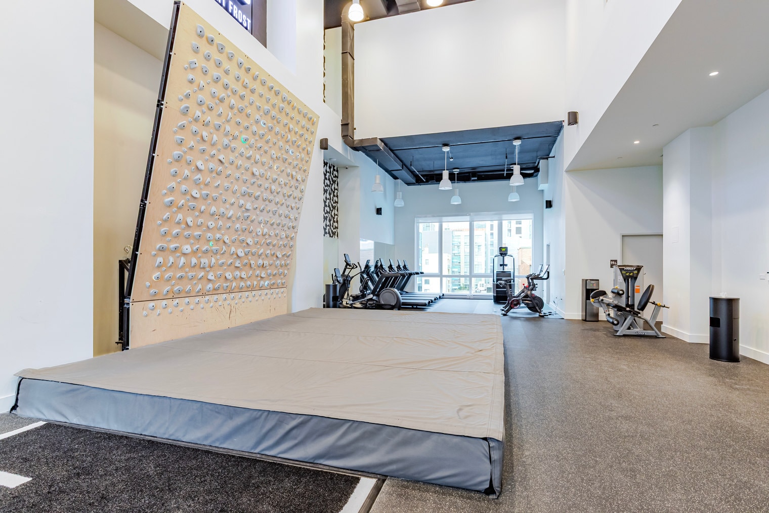 Building Photo - 27-01 Jackson Ave