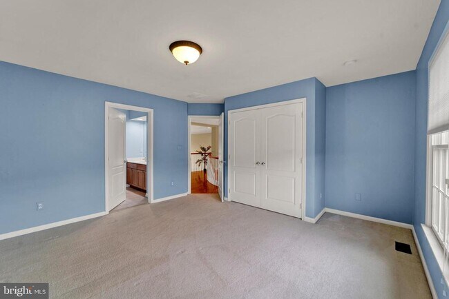 Building Photo - 19 Meadowlark Dr