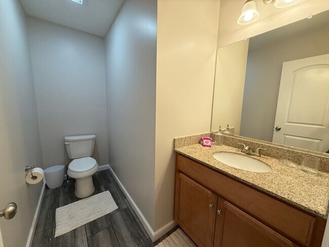 Building Photo - 18-20 Pine Grove St