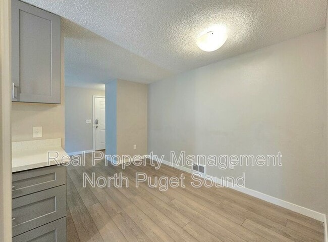 Building Photo - 232 7th St
