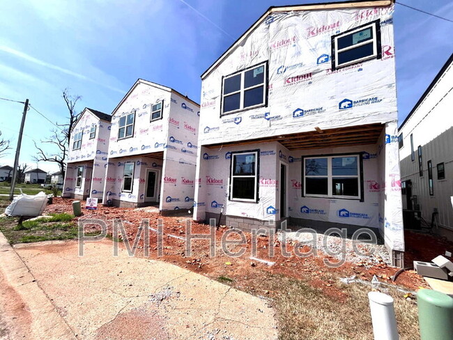 Building Photo - 604 N 6th St