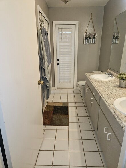 Shared Bathroom - 3589 Egret Dr