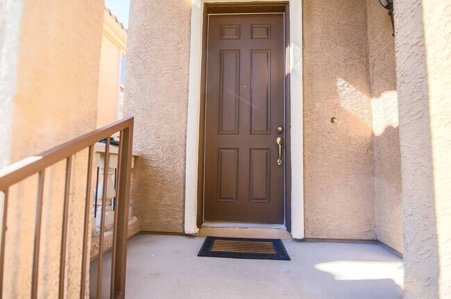 Building Photo - 3 BEDROOM SPACIOUS HOME IN SUMMERLIN!