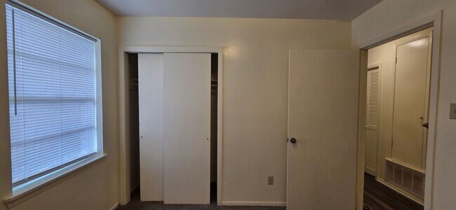 Building Photo - Almost Ready! 3 Bedroom 2 Bath Duplex in Longview!