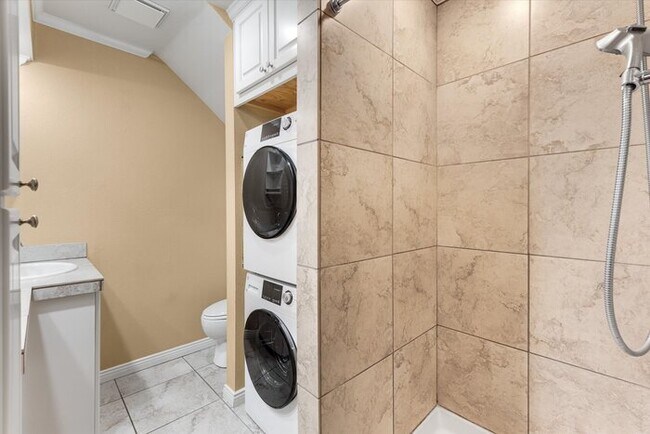 Building Photo - RIVERFRONT CONDO IN LONGVIEW