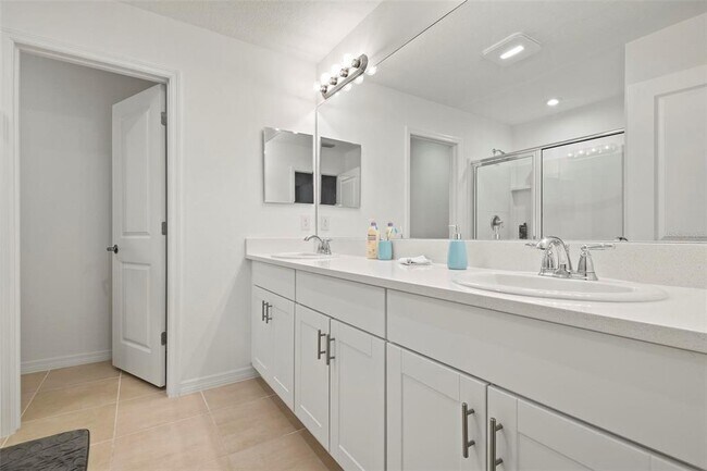 Building Photo - 6305 Springmont Lp