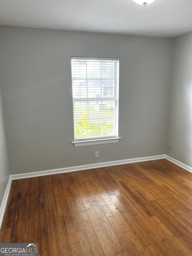 Building Photo - 141 Lakeside Dr