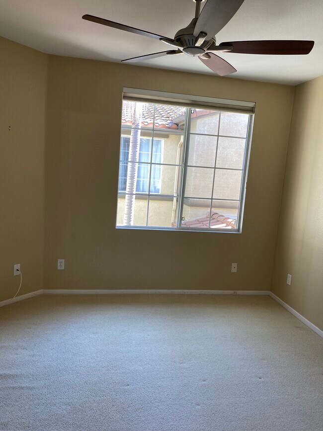 Building Photo - 638 Sumner Way
