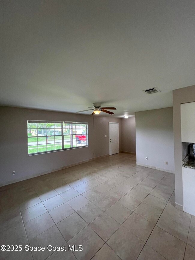 Building Photo - 880 Brunswick Ln