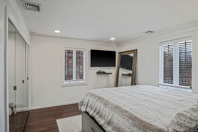 Building Photo - 150 Meadow St