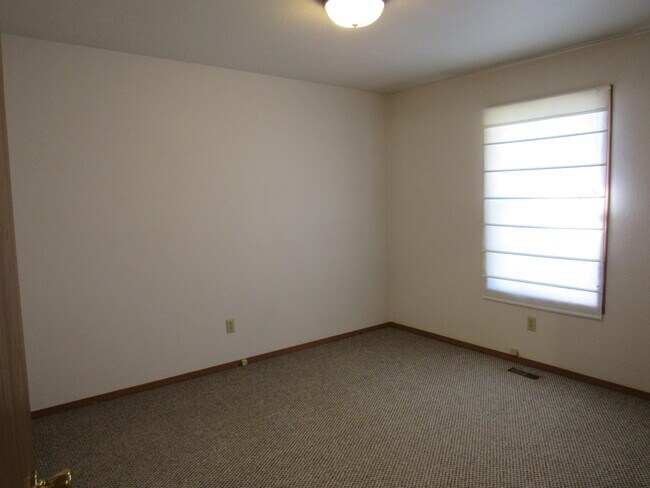 Building Photo - 469 Haymes Ct