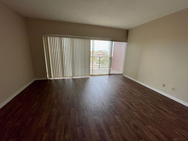 Building Photo - Studio in the Heart of Phoenix!