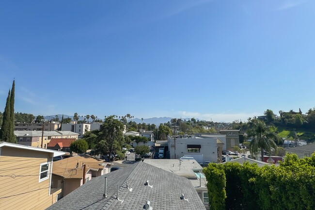 Building Photo - 2749 Griffith Park Blvd