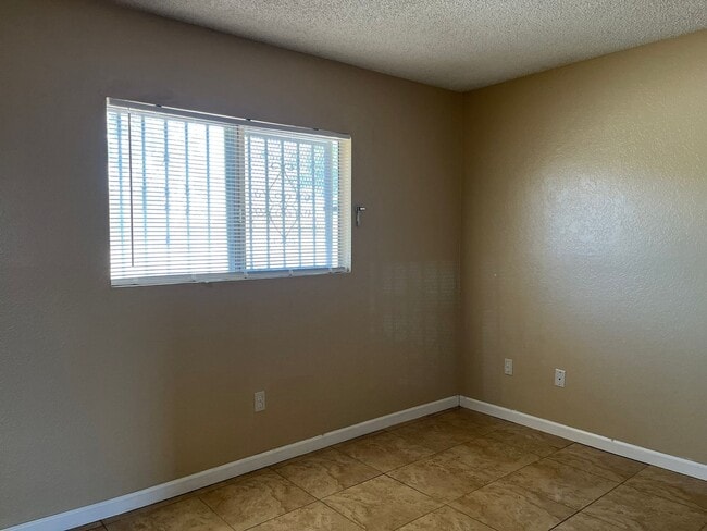 Building Photo - 10443 Cimerron Trail Dr