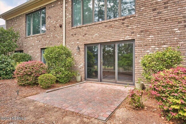 Building Photo - 38 Pinebrook Dr