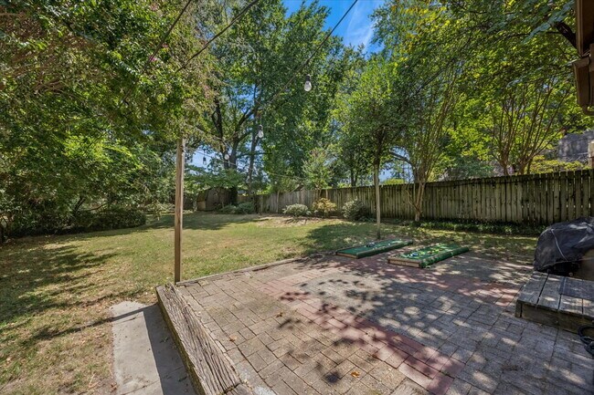 Building Photo - 3/2 fully updated with appliances included!