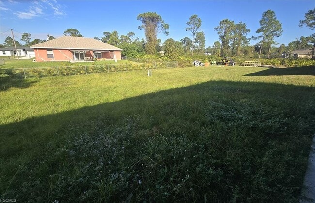 Building Photo - 324 Mangonia Ave