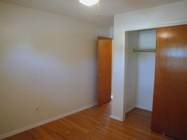 Building Photo - House For Lease