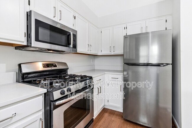 Building Photo - 208 Ellsworth St